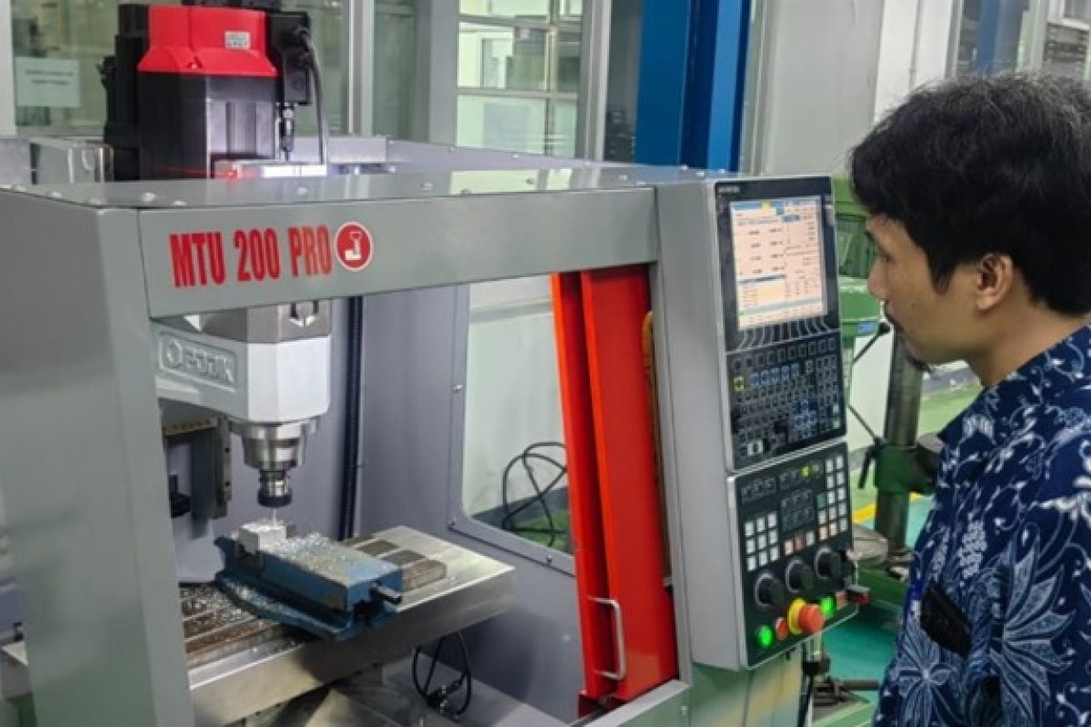 Politeknik Manufaktur Bandung Kembangkan Mesin Perkakas CNC Milling ...