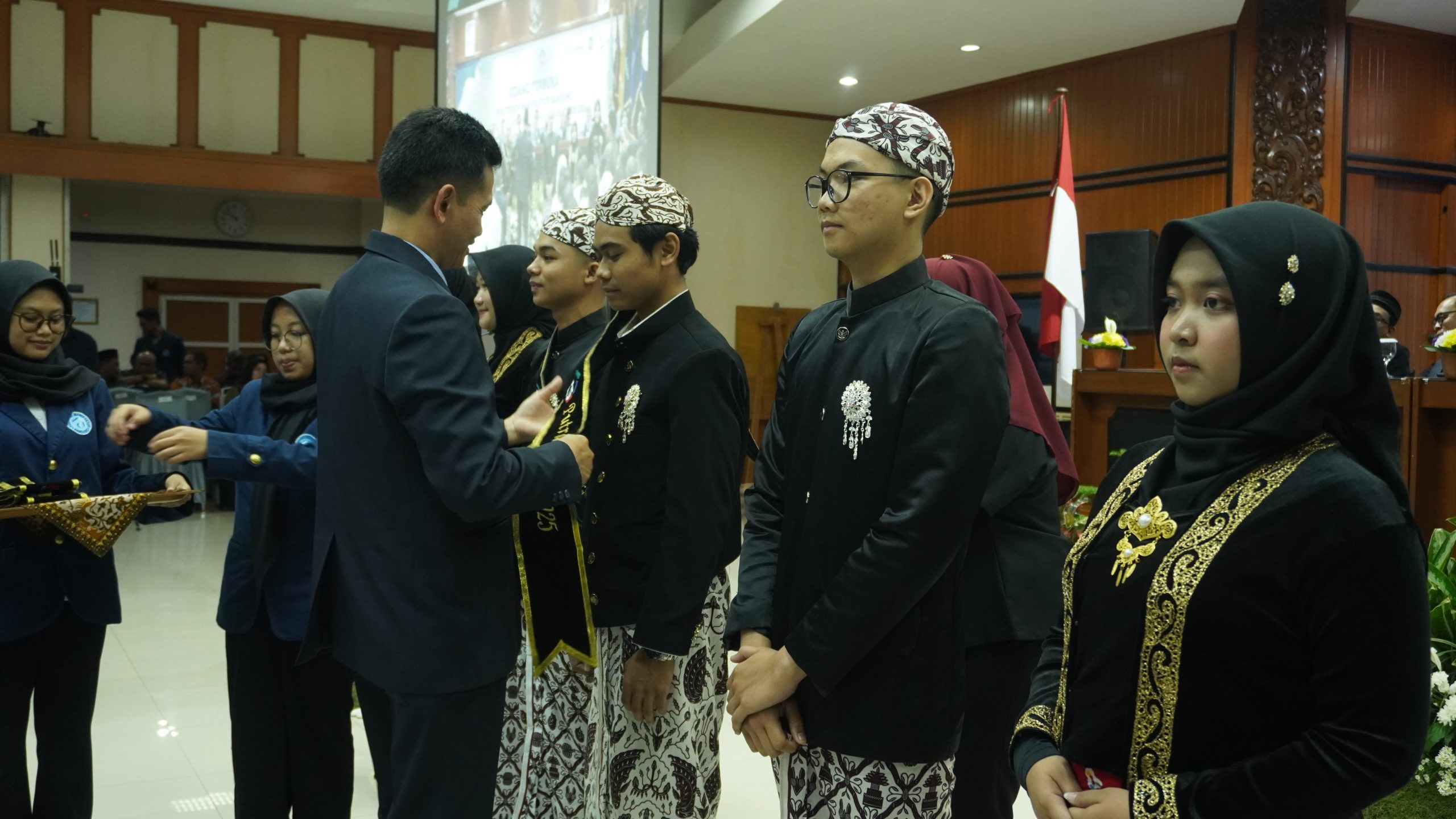 Pelantikan dan Pertemuan Orang Tua Mahasiswa Baru Polman Bandung Tahun Akademik 2026/2027